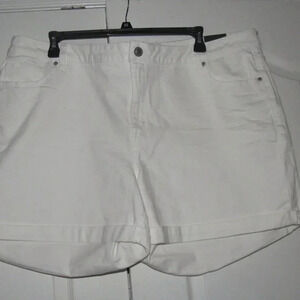 NWT LANE BRYANT White Stitched Cuffed Shorts (Inseam 5”) Plus Size 28